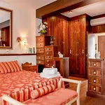 6 Bedroom Awesome In * Estepona