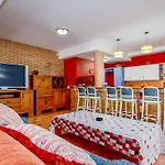 6 Bedroom Awesome In Ferienhaus Estepona