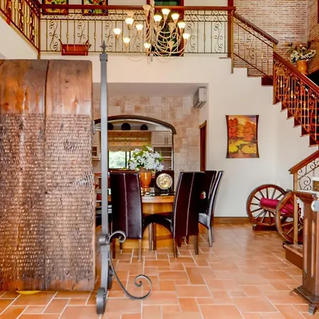 בית נופש In With Kitchen אסטפונה