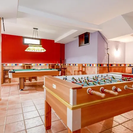 Semesterbostad 6 Bedroom Awesome In Estepona