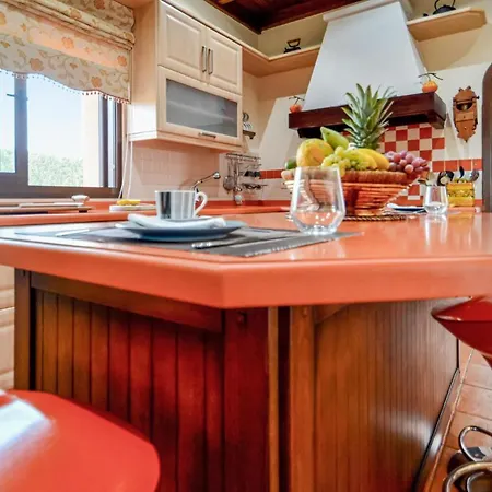 In With Kitchen אסטפונה