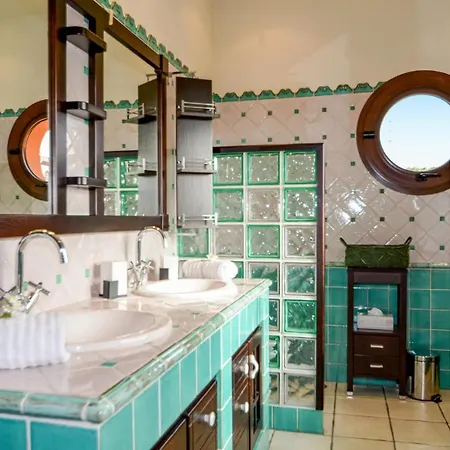 בית נופש In With Kitchen אסטפונה