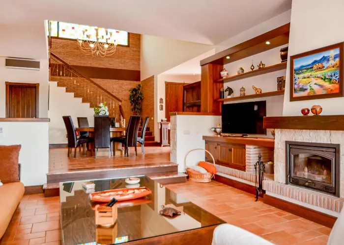 6 Bedroom Awesome In *