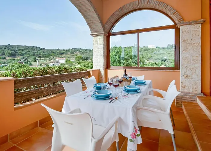 6 Bedroom Awesome In Hébergement de vacances Estepona