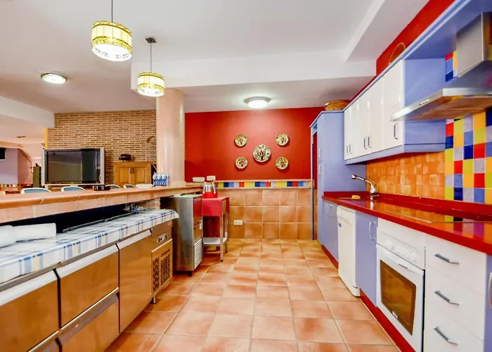 6 Bedroom Awesome In Hébergement de vacances