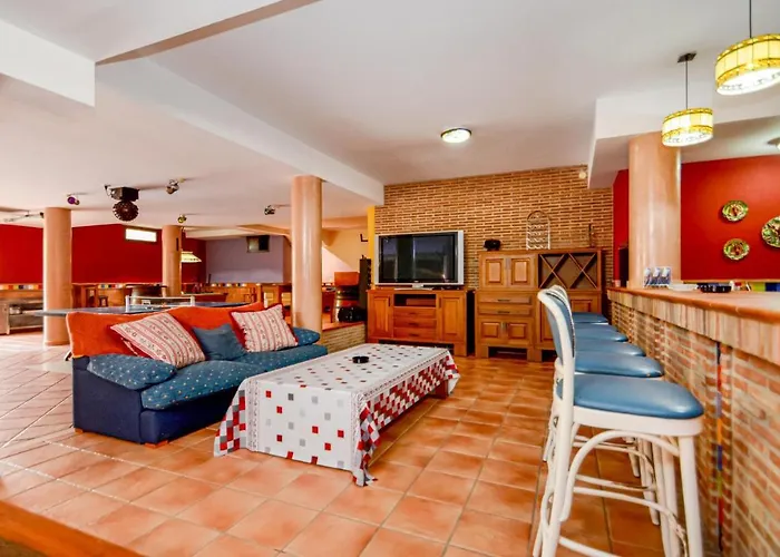 6 Bedroom Awesome In Estepona