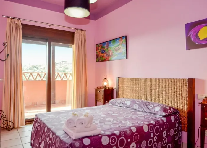 Hébergement de vacances 6 Bedroom Awesome In Estepona