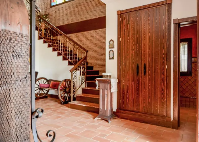 6 Bedroom Awesome In *