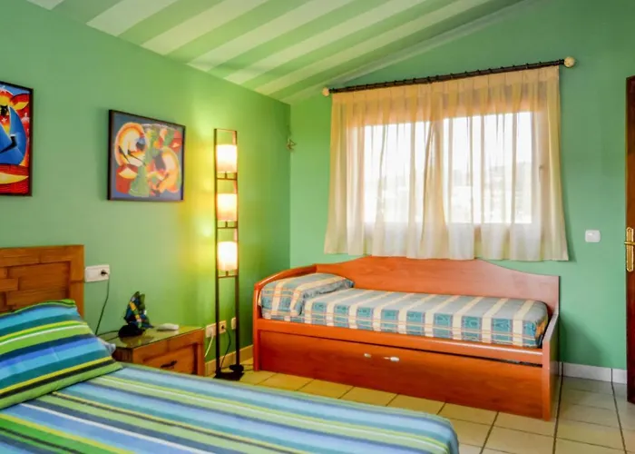 6 Bedroom Awesome In Hébergement de vacances Estepona