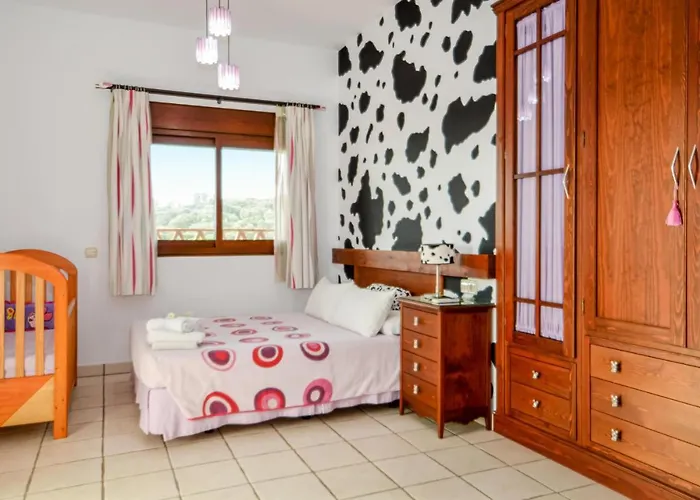 6 Bedroom Awesome In Estepona