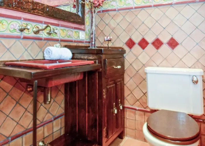 6 Bedroom Awesome In Hébergement de vacances *