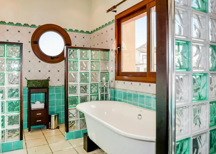 6 Bedroom Awesome In Estepona