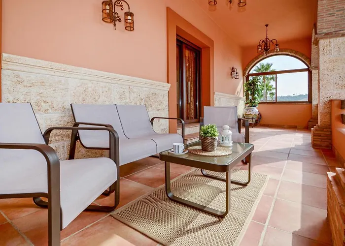 6 Bedroom Awesome In Hébergement de vacances Estepona