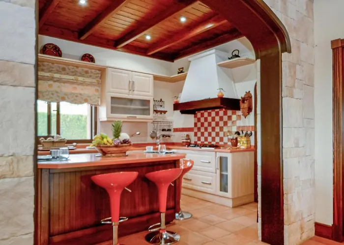 6 Bedroom Awesome In