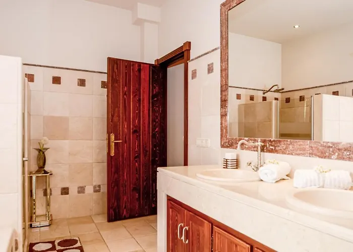 6 Bedroom Awesome In Estepona