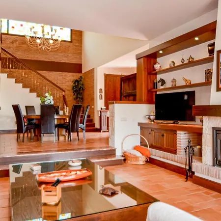 6 Bedroom Awesome In *