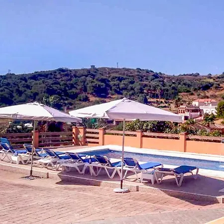 Dom wakacyjny 6 Bedroom Awesome In