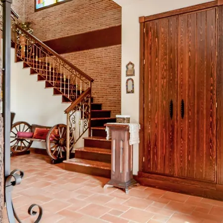 6 Bedroom Awesome In *