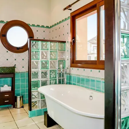 6 Bedroom Awesome In Estepona