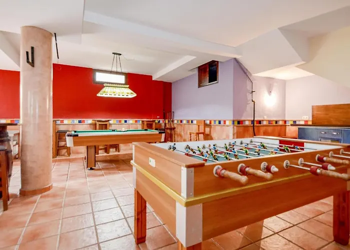 Holiday home 6 Bedroom Awesome In Estepona