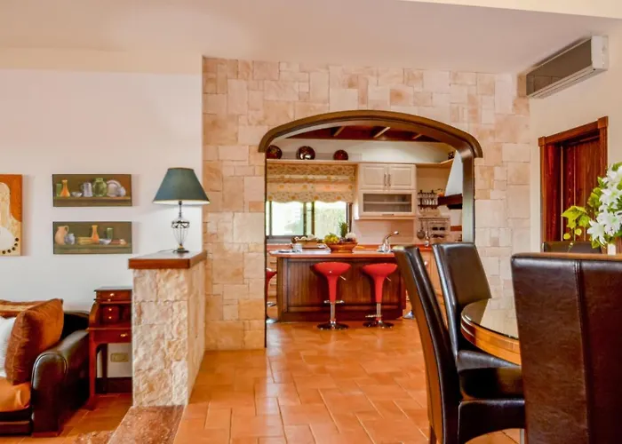 Holiday home 6 Bedroom Awesome In