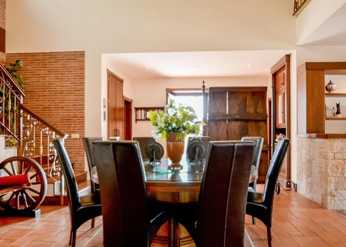 6 Bedroom Awesome In *